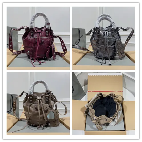 Balenciaga Bucket Bag: Burgundy Leather, Studded Edges, A Bold Fashion Statement size:30×23×17cm #B54159