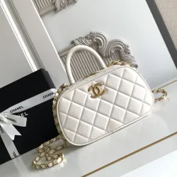 Chanel Quilted Handbag With Gold Chain And CC Logo A Timeless Fashion Piece size:11×20×8cm #B54331