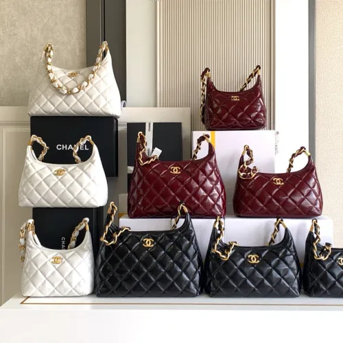 Chanel 4922 Quilted Mini Hobo Bag in Crinkled Lambskin Size 22.5x19.5x8.5CM #B62908