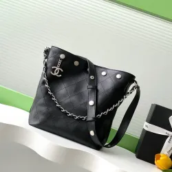 Chanel Large bucket bag, Shiny lambskin #B50874