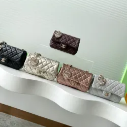 Chanel Mini Flap Bag: Quilted Leather, Heart Charm & CC Logo, Timeless Elegance size:12×8×cm #B54157