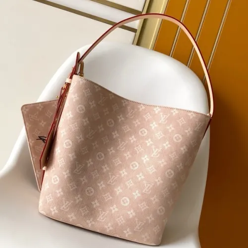 Louis Vuitton Handbags Travels With M25727 #B57512