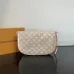 LV Shoulder Bags Travels With Grace Coddington #B55978