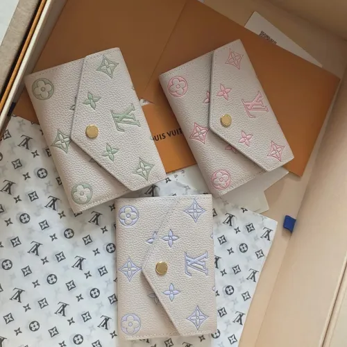 LV M28249 Compact Short Wallet | Monogram Embossed Leather | Green & Cream #B60900