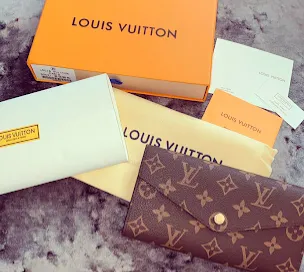 Louis Vuitton Sarah long flip purse #99897558