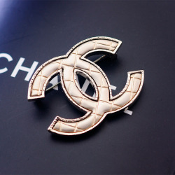 Chanel brooches #9127611