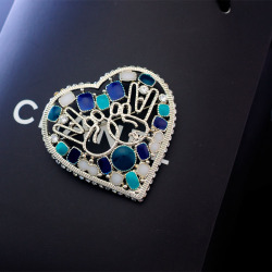 Chanel brooches #9127612