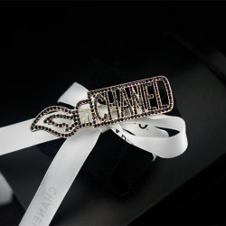 Chanel brooches #9127622