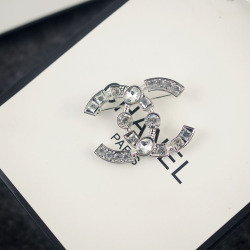 Chanel brooches #9127644