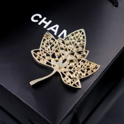 Chanel brooches #9127664