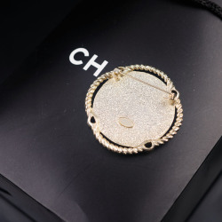Chanel brooches #9127684