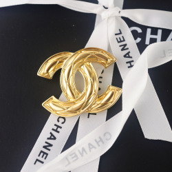 Chanel brooches #9127690