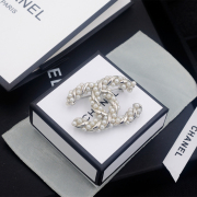 Chanel brooches #99907572