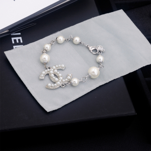 Chanel brooches #99907588