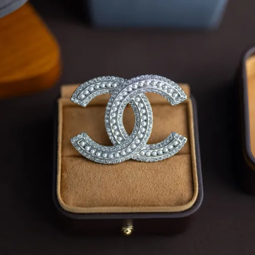 Chanel brooches #B55162