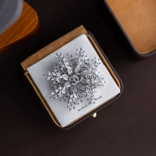 Chanel brooches #B55177
