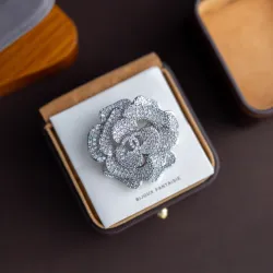 Chanel brooches #B55178