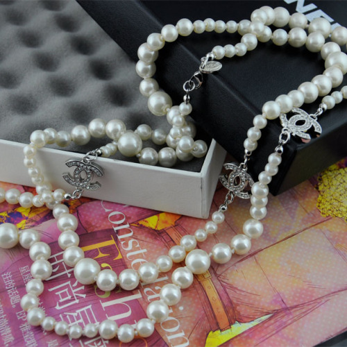 Chanel necklaces #9127498