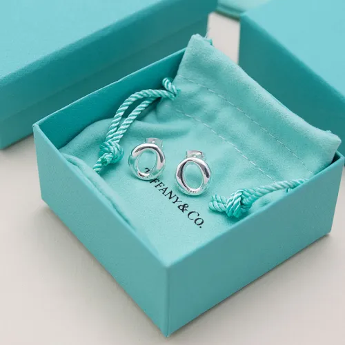 Tiffany Designer Style earrings  and  original box #B65178