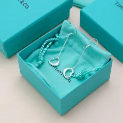 Tiffany Designer Style earrings  and  original box #B65179