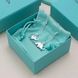 Tiffany Designer Style earrings  and  original box #B65180
