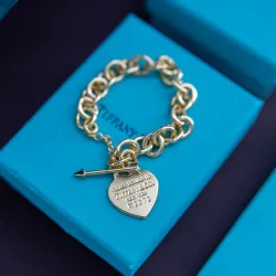 Tiffany Classic Heart Pendant Bracelet   Women's Toggle & Link Styles #B52235