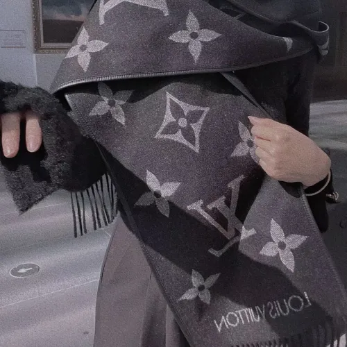 Louis Vuitton Scarf #B41808