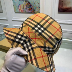 Burberry hats & caps #99918951
