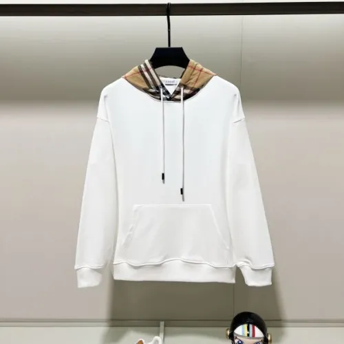 Burberry - Style Beige Hoodie With Iconic Checkered Hood Lining #B54396