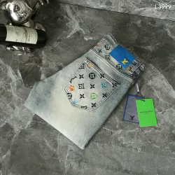 Louis Vuitton Jeans for MEN #B62094