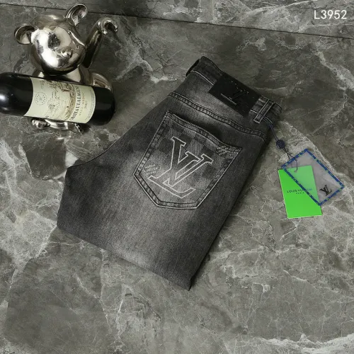 Louis Vuitton Jeans for MEN #B62110