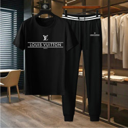 Louis Vuitton tracksuits for Louis Vuitton short tracksuits for men #999936534