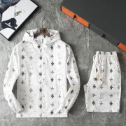 Louis Vuitton tracksuits for Louis Vuitton short tracksuits for men #B39426