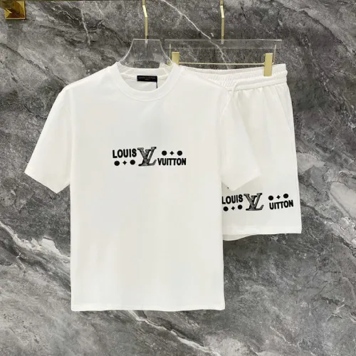 Louis Vuitton tracksuits for Louis Vuitton short tracksuits for men #B64372