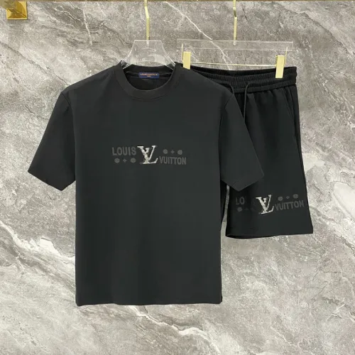 Louis Vuitton tracksuits for Louis Vuitton short tracksuits for men #B64373