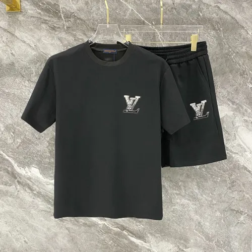 Louis Vuitton tracksuits for Louis Vuitton short tracksuits for men #B64382