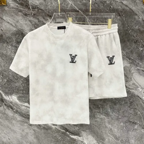 Louis Vuitton tracksuits for Louis Vuitton short tracksuits for men #B64394
