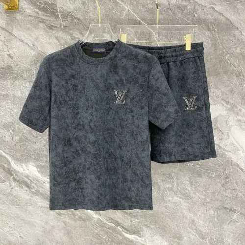 Louis Vuitton tracksuits for Louis Vuitton short tracksuits for men #B64395