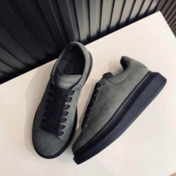 Alexander McQueen Shoes for Unisex McQueen Sneakers #99905316