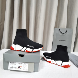 Balenciaga shoes for Balenciaga Unisex Shoes #99910409