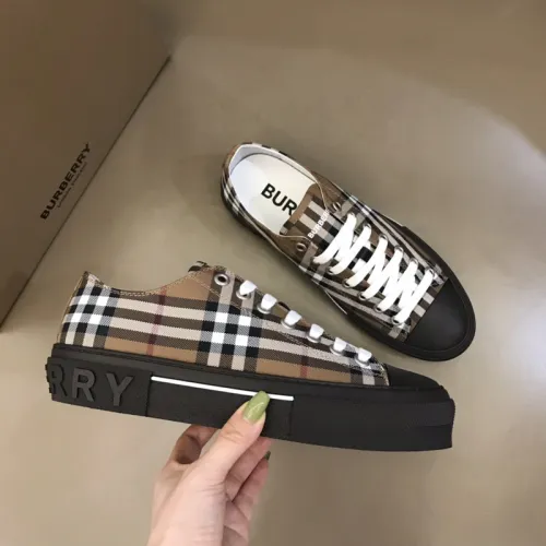 Burberry Shoes for Men's and women Sneakers #B40166