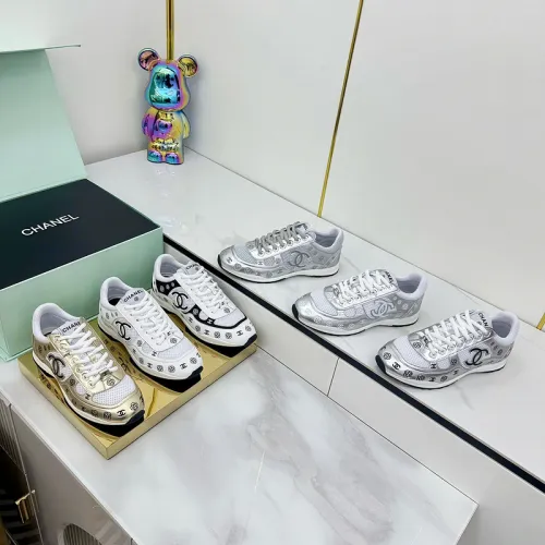 Chanel shoes for Women's Chanel Sneakers Les nouvelles cornes d'argent de Chanel #B53183