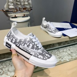 Dior Shoes for Unisex Sneakers #99911973
