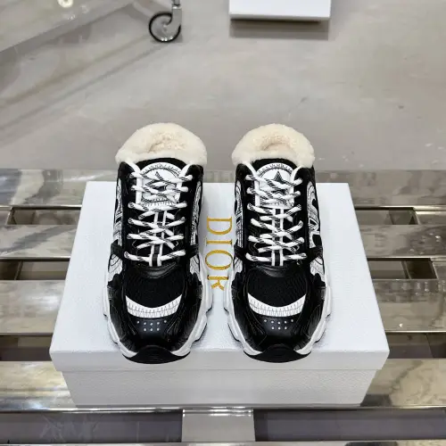 Dior Shoes for Women's Sneakers #B57400