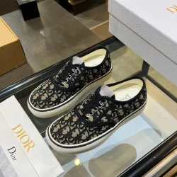 Dior Shoes for Women's Sneakers #B61174