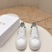 Fendi shoes for Women's Fendi Sneakers Black/White #B49464