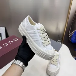 Gucci Shoes for Women Gucci Sneakers #B57000