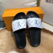 Louis Vuitton Men's Women New Slippers non-slip Indoor shoes #99897285