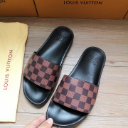 Louis Vuitton Slippers Women Men new 2020 Slippers #99897354
