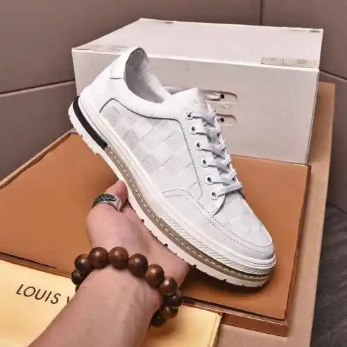 Louis Vuitton Shoes for Men's Louis Vuitton Sneakers #99906860